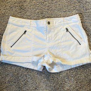Women’s white linen shorts